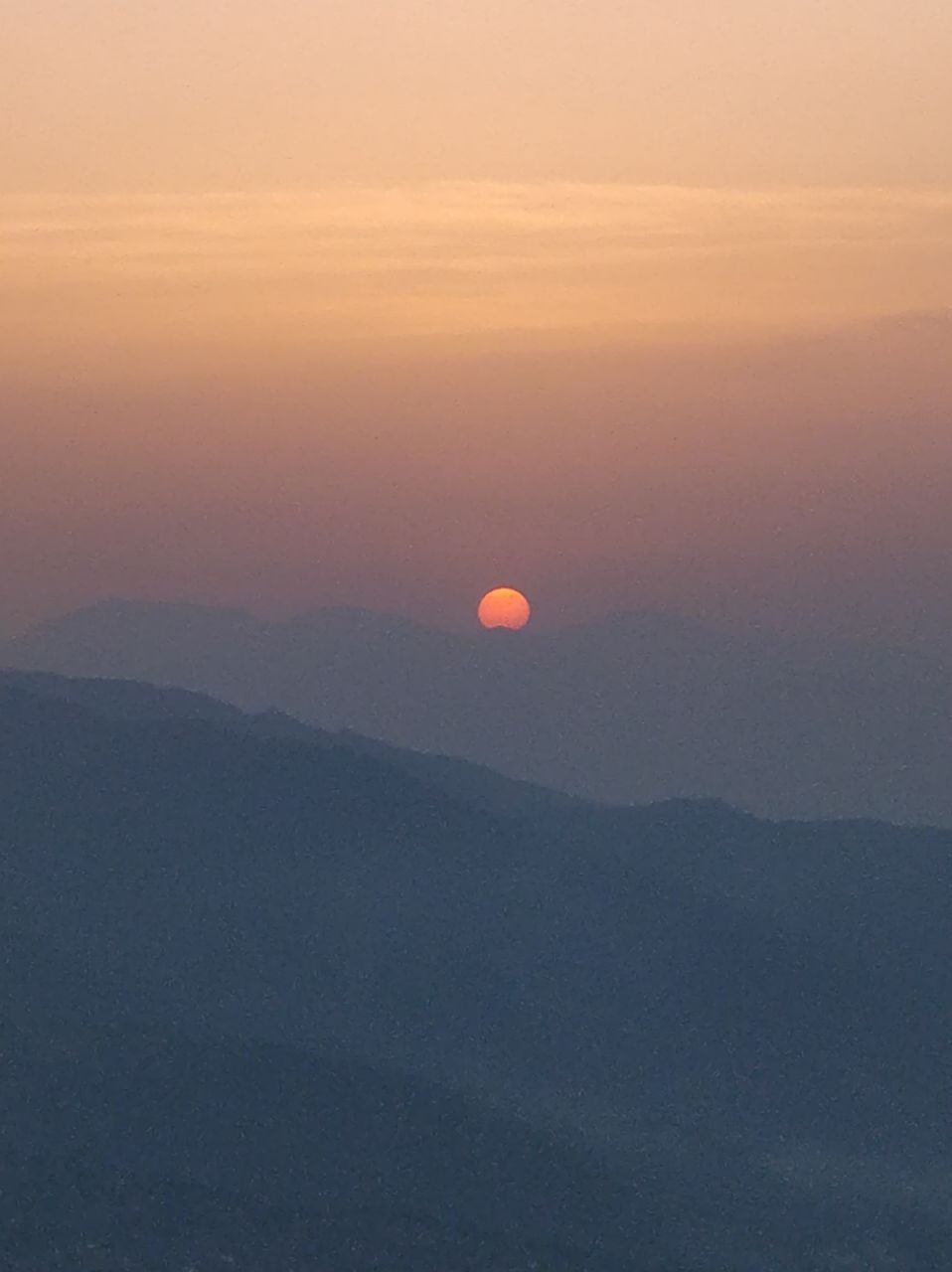 We witnessed the most stunning sunset at Chauli ki Jali behind the Mukteshwar Temple cliff.